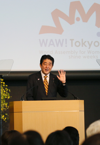 安倍总理出席了在东京都内召开的“为实现女性绽放光彩社会的国际论坛” World Assembly for Women in Tokyo(WAW! Tokyo 2014)等。