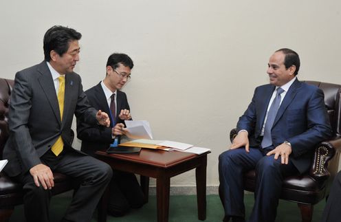 为出席第69届联合国大会,正在访问美利坚合众国纽约的安倍总理上午出席了对日投资研讨会。