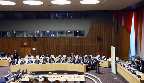 为出席第69届联合国大会,正在访问美利坚合众国纽约的安倍总理上午出席了对日投资研讨会。