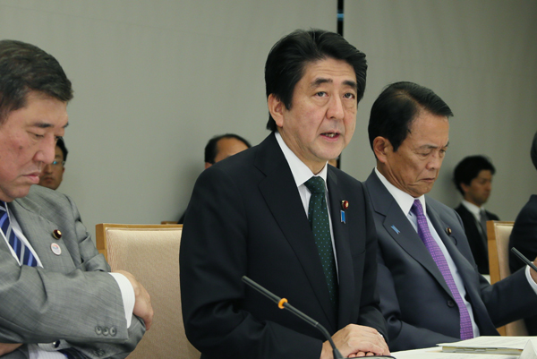 安倍总理在总理大臣官邸召开了第8次国家战略特别区域咨询会议。