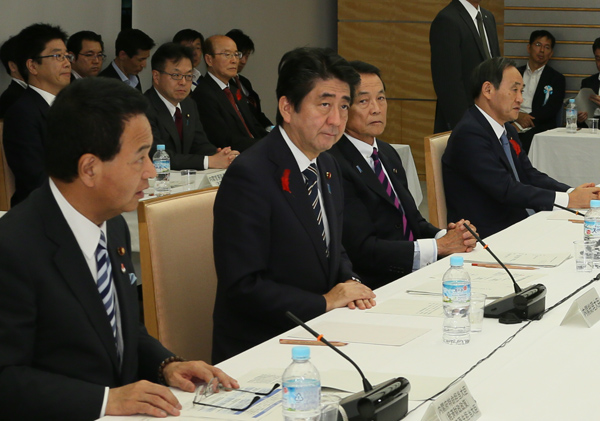 安倍总理在总理大臣官邸召开了2014年第16次经济财政咨询会议。