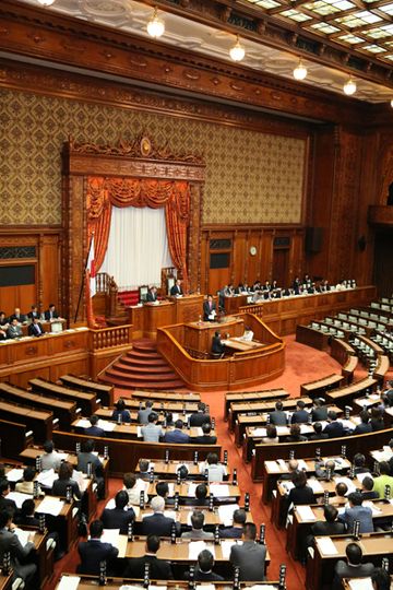 安倍总理出席了参议院全体会议。