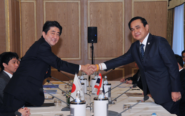 为出席第10届亚欧会议(ASEM)首脑会议等,安倍总理访问了意大利共和国。