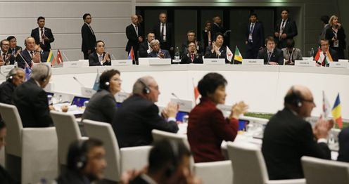 为出席第10届亚欧会议（ASEM）首脑会议等，安倍总理访问了意大利共和国。