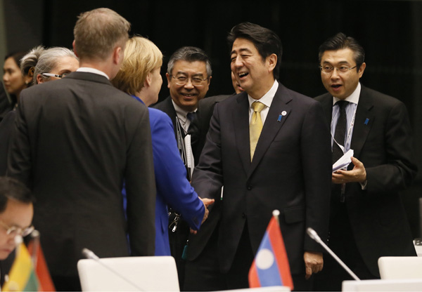 为出席第10届亚欧会议(ASEM)首脑会议等,安倍总理访问了意大利共和国。