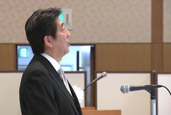 安倍总理出席了在东京都内举行的全国警察警务殉职烈士・协助警察警务工作殉难者追悼会。