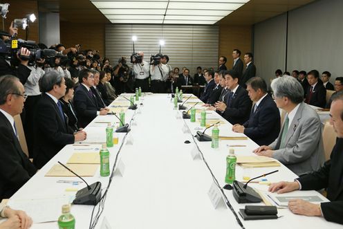 安倍总理在总理大臣官邸召开了第26次教育再生实行会议。