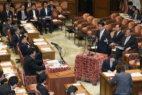 安倍总理出席了众议院有关地方创生的特别委员会。