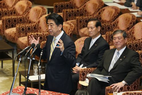 安倍总理出席了众议院有关地方创生的特别委员会。