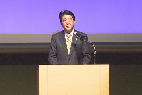 安倍总理出席了在东京都内举行的认知障碍症峰会日本后续活动。
