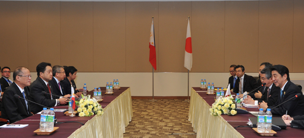 安倍总理出席了在缅甸联邦共和国内比都召开的日本・ASEAN(东南亚国家联盟)首脑会议以及日本・湄公河流域首脑会议。