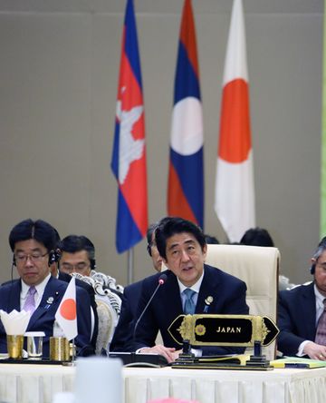 安倍总理出席了在缅甸联邦共和国内比都召开的日本・ASEAN(东南亚国家联盟)首脑会议以及日本・湄公河流域首脑会议。