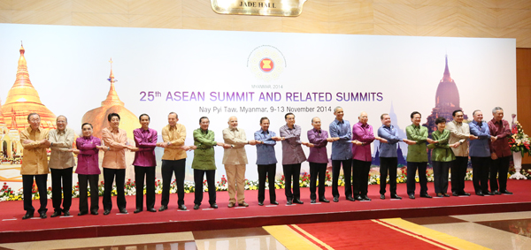 安倍总理出席了在缅甸联邦共和国内比都召开的日本・ASEAN(东南亚国家联盟)首脑会议以及日本・湄公河流域首脑会议。