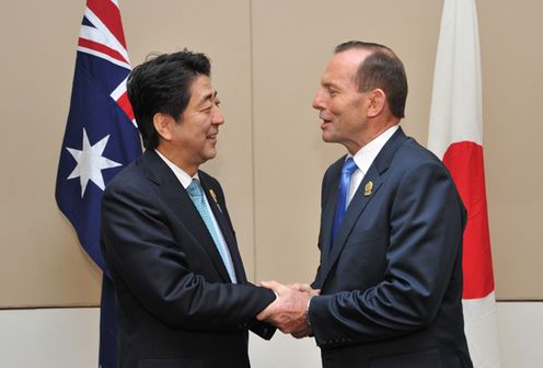 安倍总理出席了在缅甸联邦共和国内比都召开的日本・ASEAN(东南亚国家联盟)首脑会议以及日本・湄公河流域首脑会议。