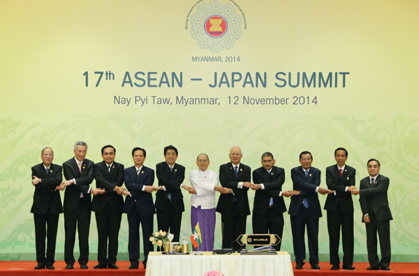 安倍总理出席了在缅甸联邦共和国内比都召开的日本・ASEAN(东南亚国家联盟)首脑会议以及日本・湄公河流域首脑会议。