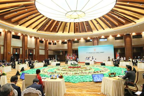 安倍总理出席了在缅甸联邦共和国内比都召开的东亚首脑会议(EAS)。