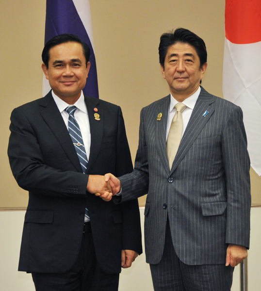 安倍总理出席了在缅甸联邦共和国内比都召开的东亚首脑会议(EAS)。