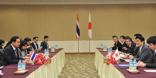 安倍总理出席了在缅甸联邦共和国内比都召开的东亚首脑会议(EAS)。