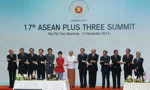 安倍总理出席了在缅甸联邦共和国内比都召开的东亚首脑会议(EAS)。