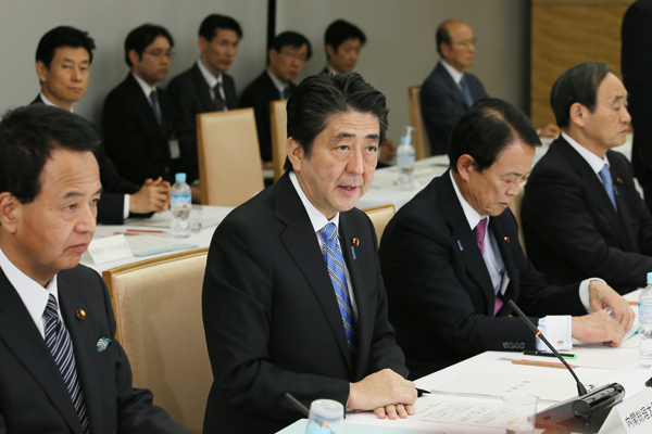 安倍总理在总理大臣官邸召开了2014年第19次经济财政咨询会议。