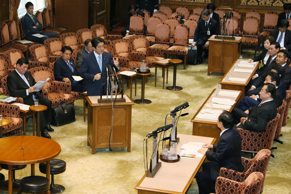 安倍总理出席了参议院地方创生相关特别委员会。