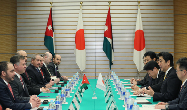 安倍总理在总理大臣官邸与约旦国王阿卜杜拉二世举行了会谈。