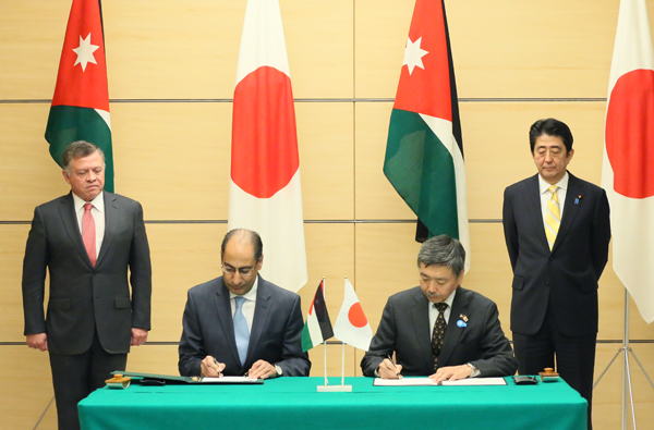 安倍总理在总理大臣官邸与约旦国王阿卜杜拉二世举行了会谈。