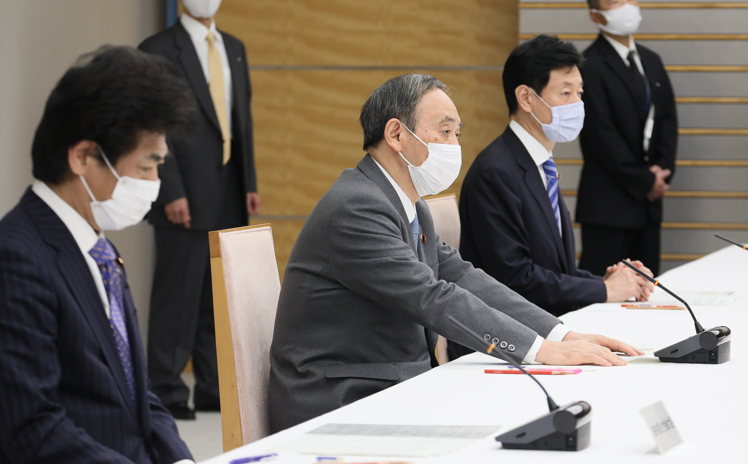 与医疗相关团体交换意见