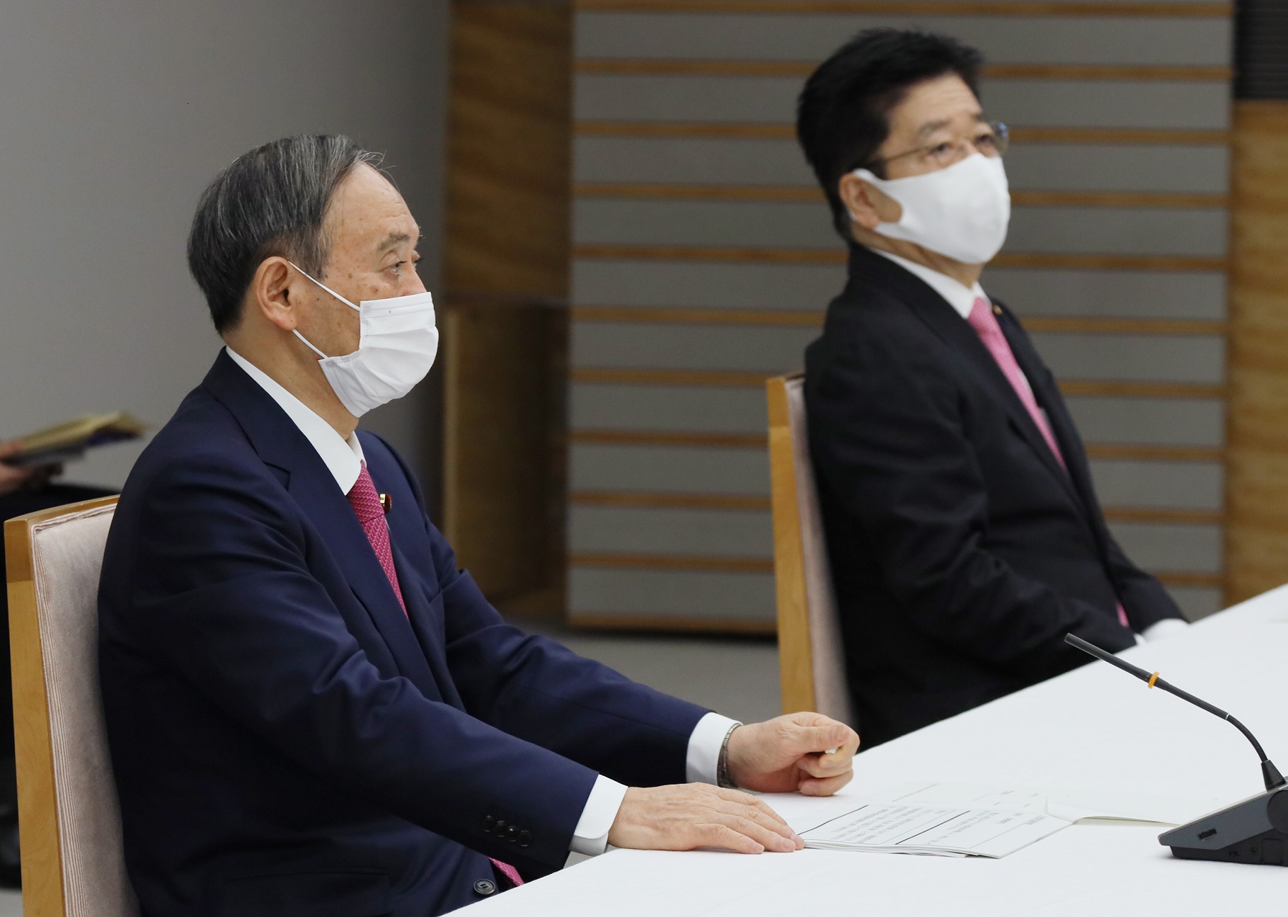 有关每月例行经济报告等的相关阁僚会议