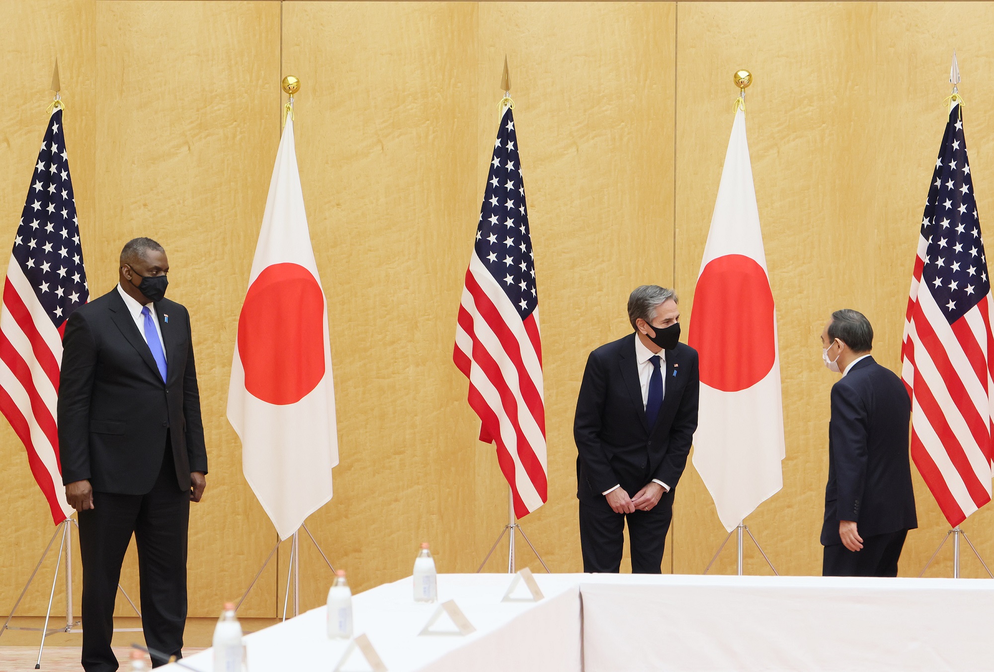 会见美国国务卿布林肯及美国国防部长奥斯汀