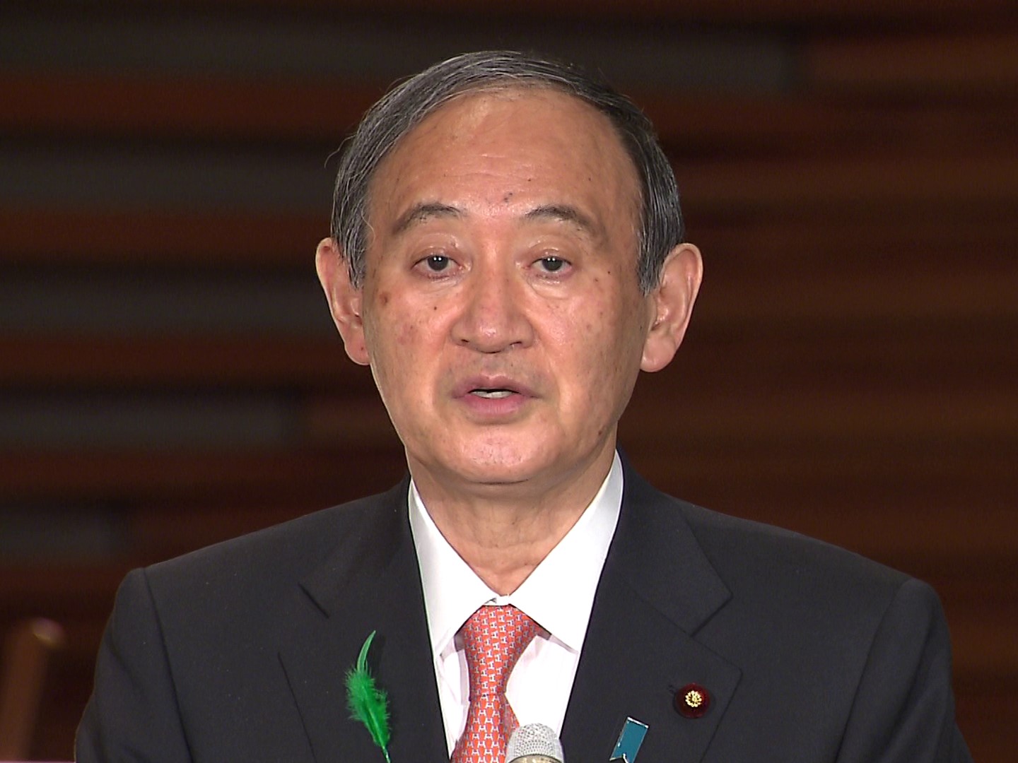 关于政府如何应对各地紧急事态宣言申请的记者会