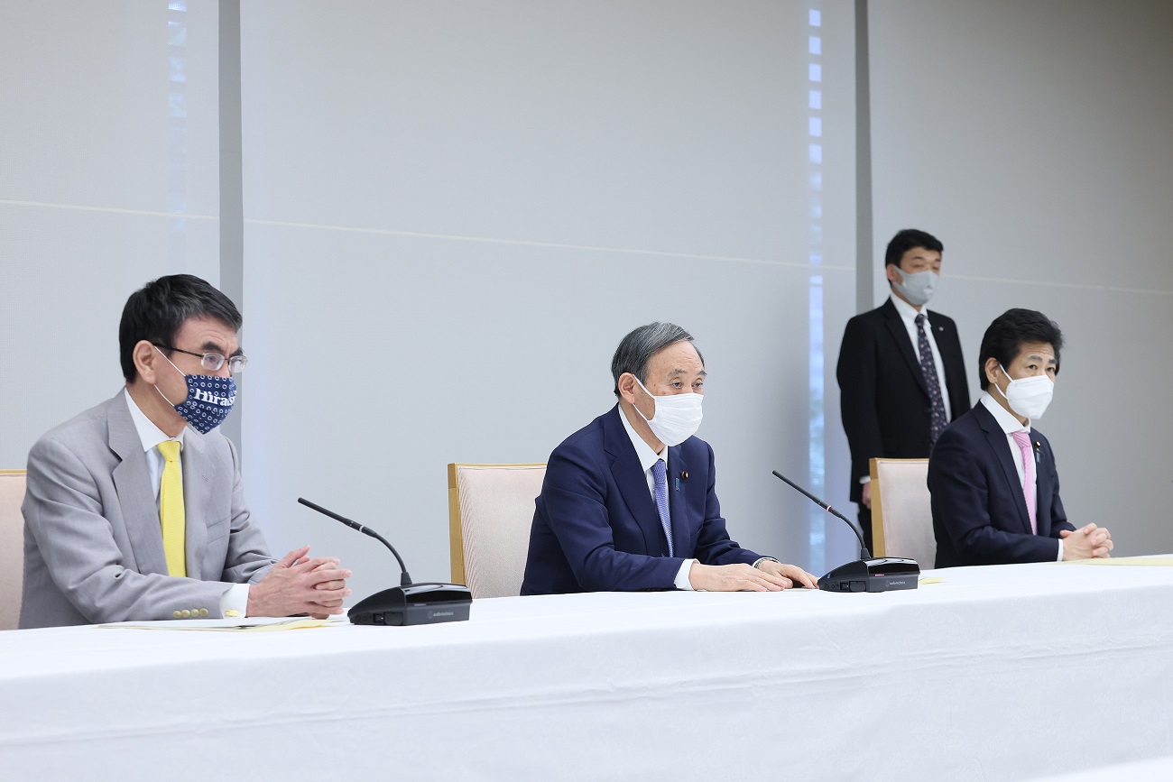 与日本医师会会长及日本看护协会会长交换意见