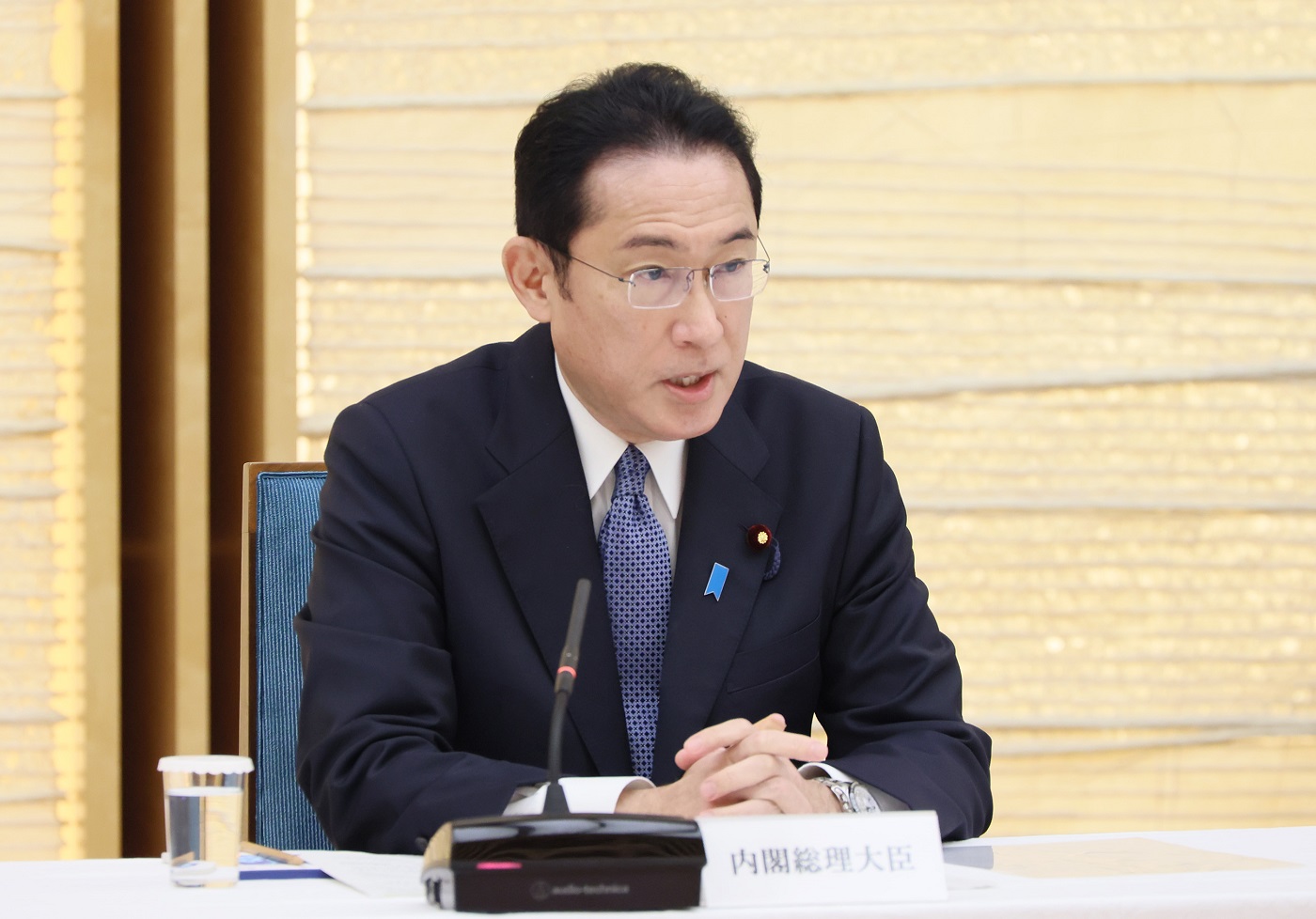 岸田总理在总理大臣官邸出席了政府执政党联络会议。