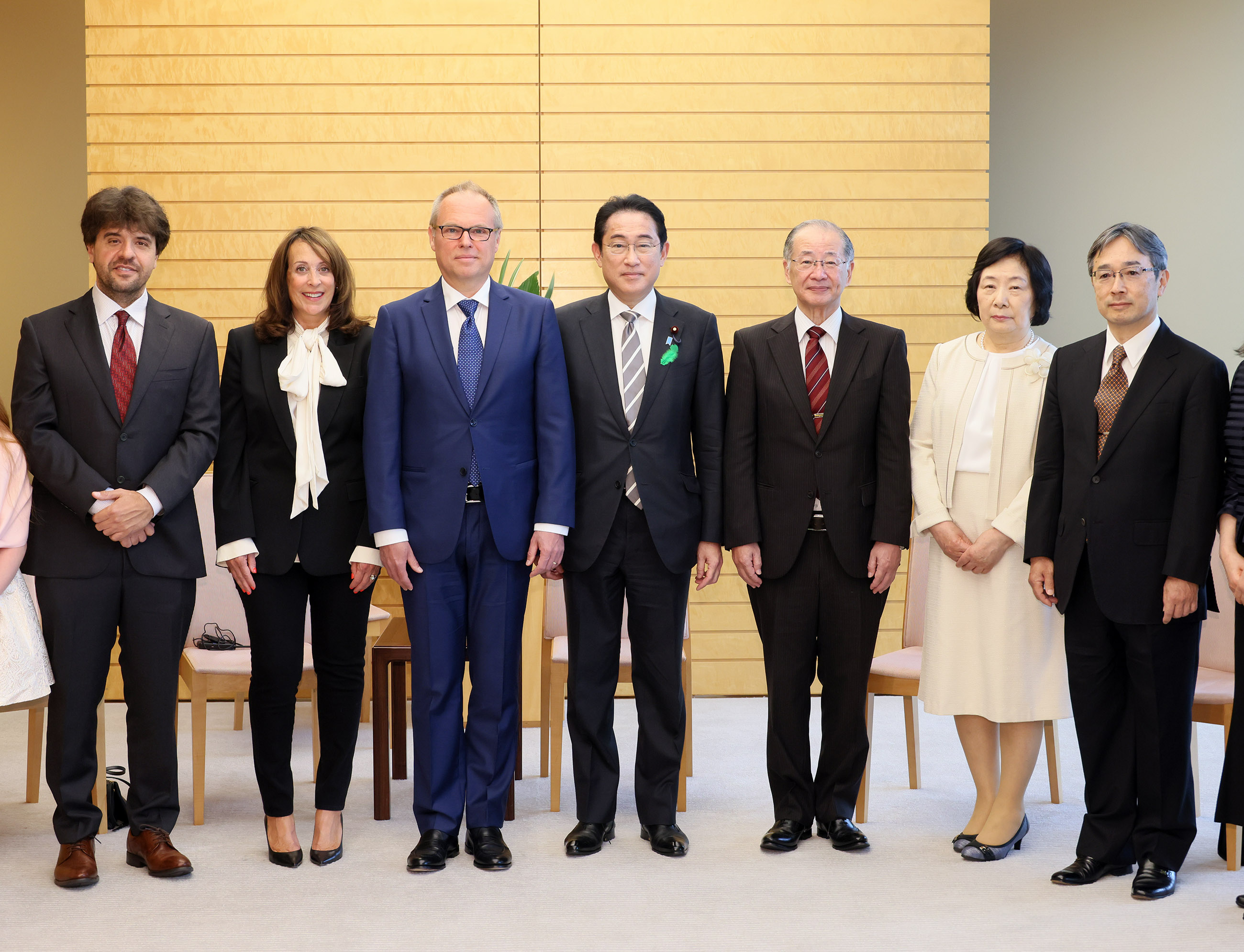 会见日本国际奖获奖者