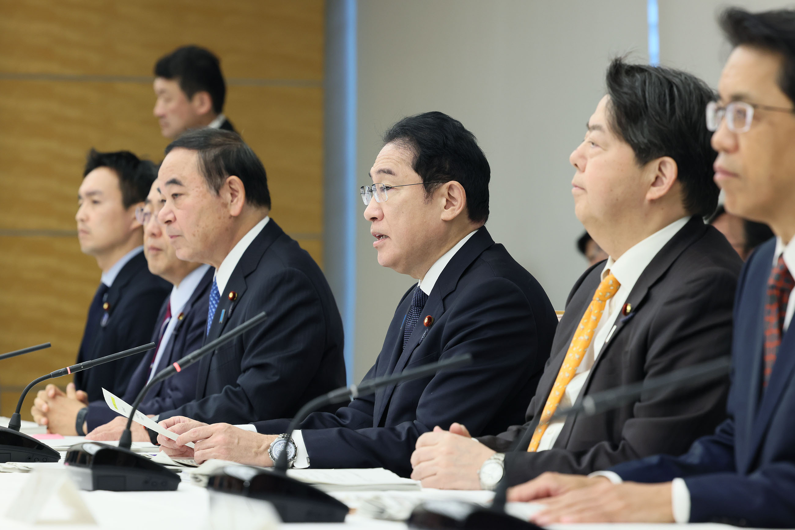 召开加强粮食稳定供应和农林水产基础设施总部会议