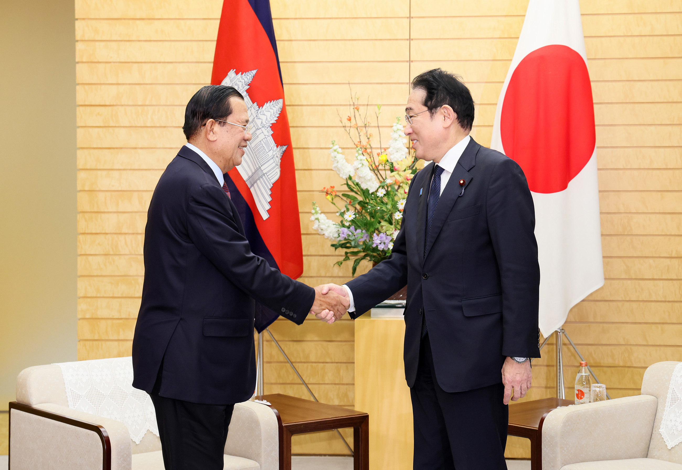 会见柬埔寨王国前首相洪森