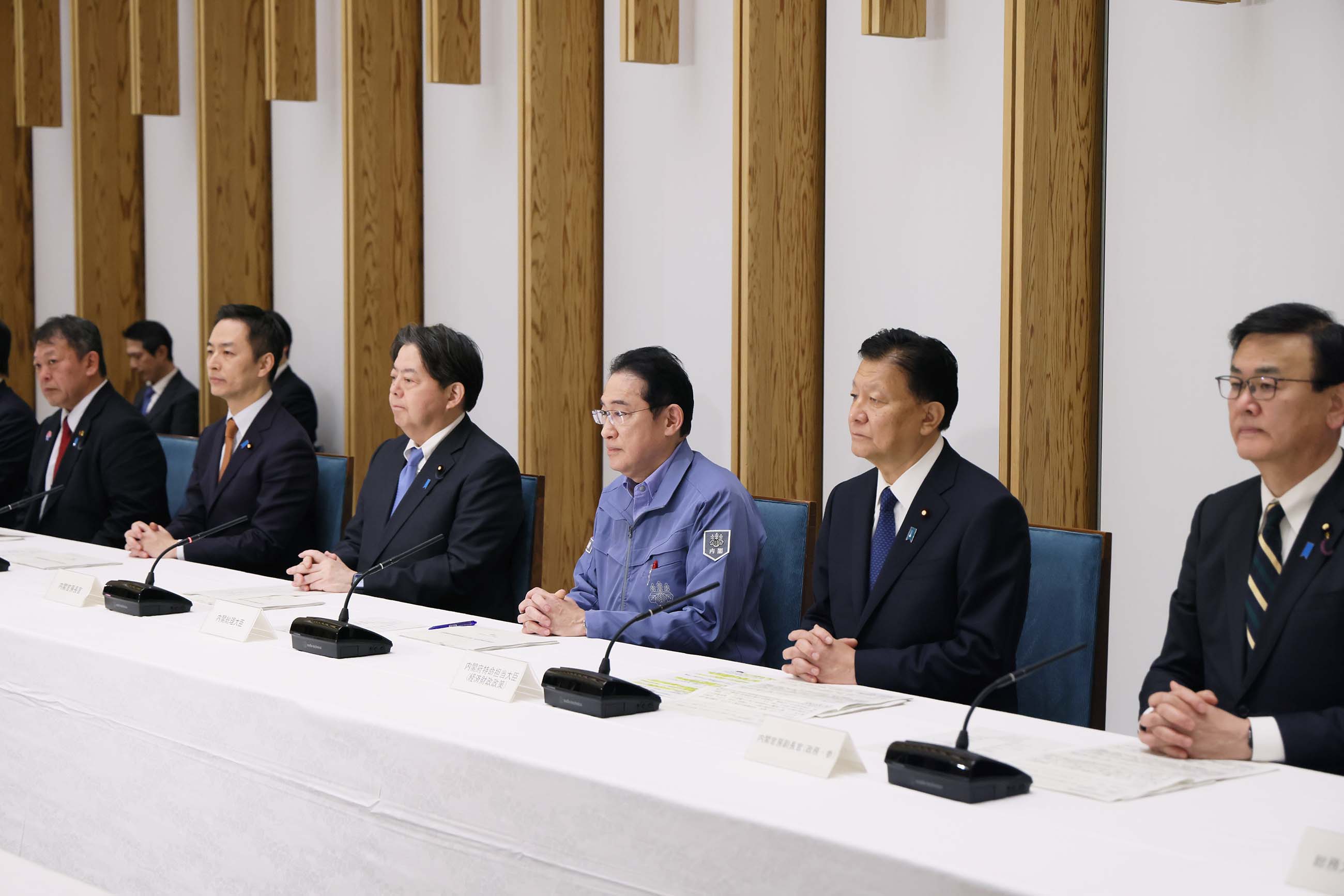 出席月例经济报告等相关阁僚会议