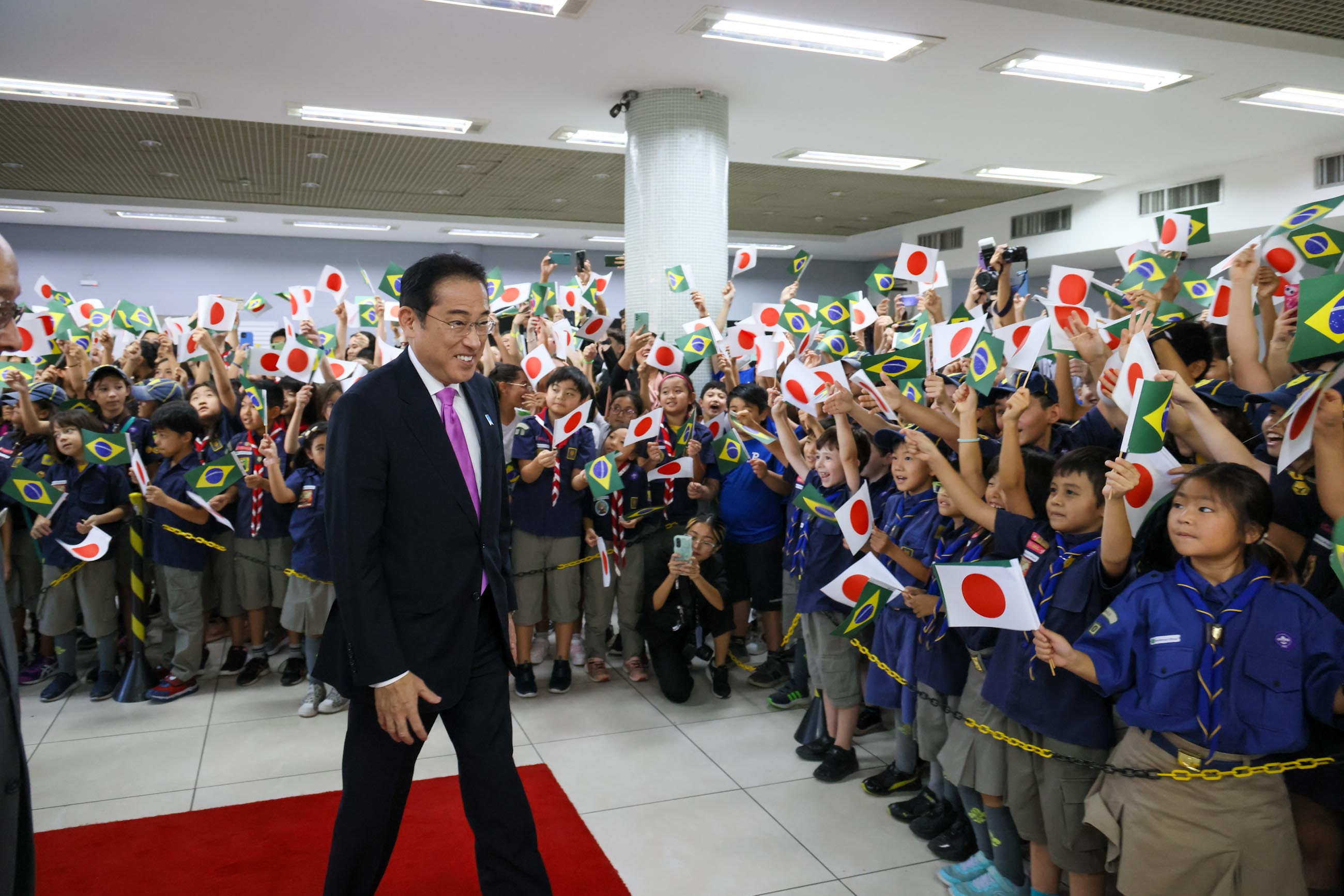 岸田首相出席日裔群体欢迎仪式