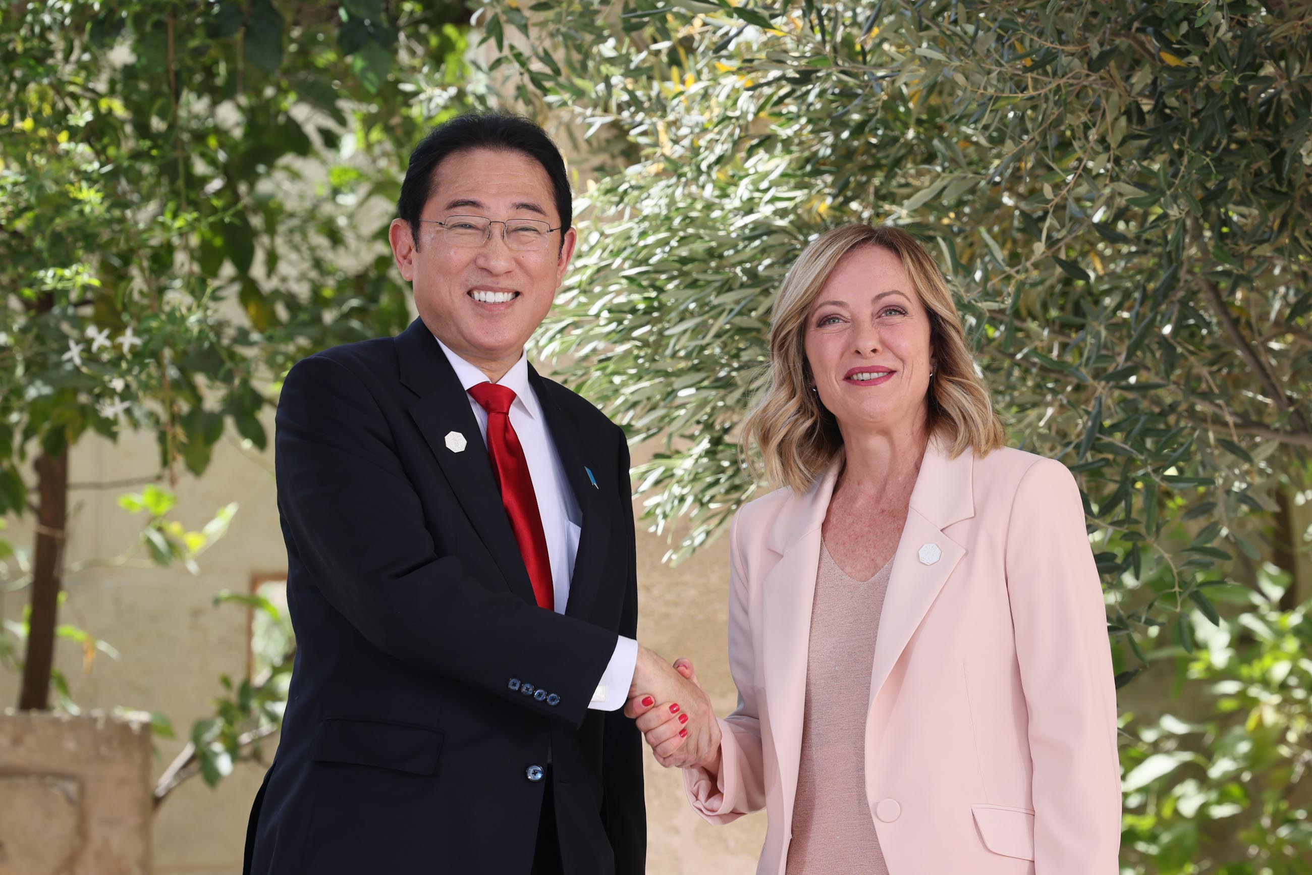 岸田首相受到梅洛尼总理的欢迎
