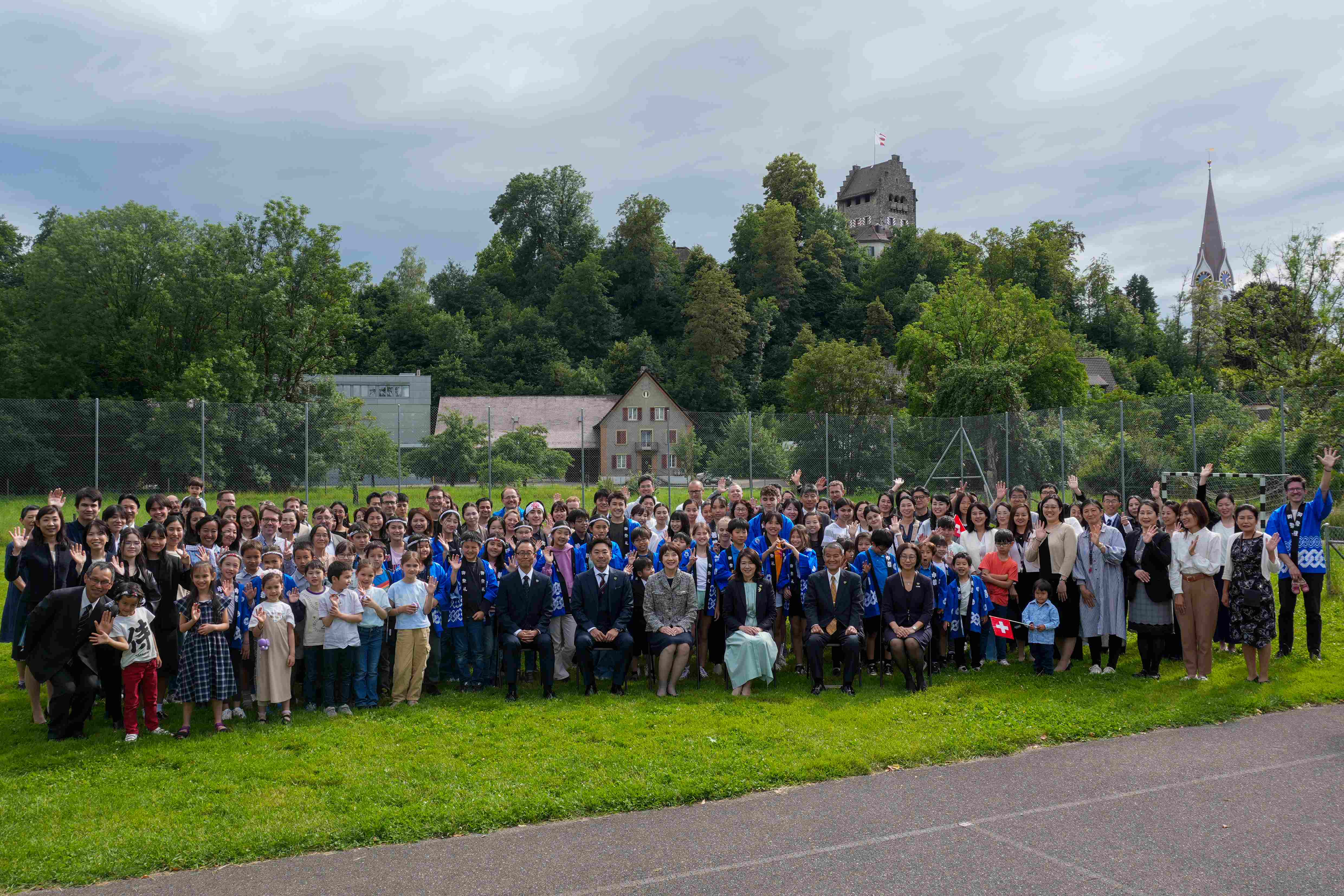 首相夫人访问苏黎世日本人学校4