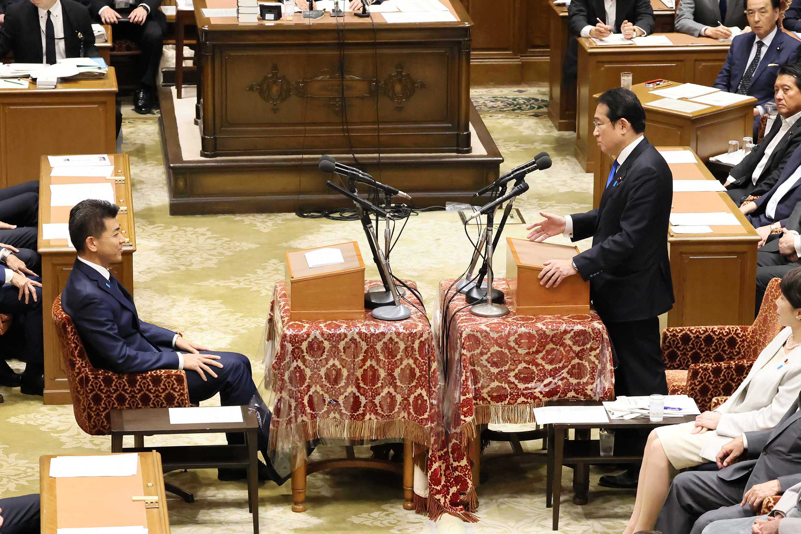 出席国家基本政策委员会合同审查会(党首讨论)