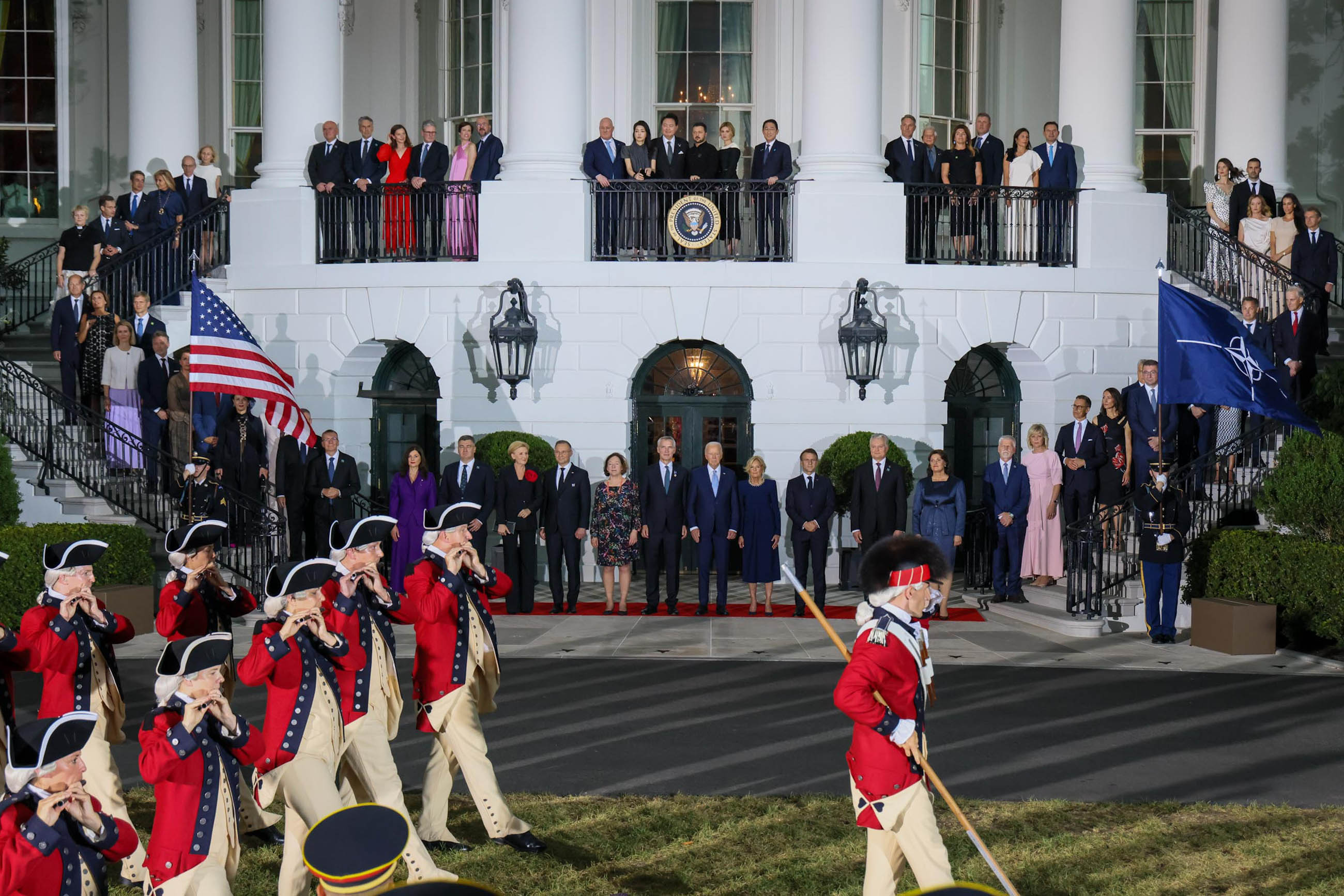 岸田首相出席美国总统约瑟夫·拜登和夫人主持的晚宴欢迎仪式5