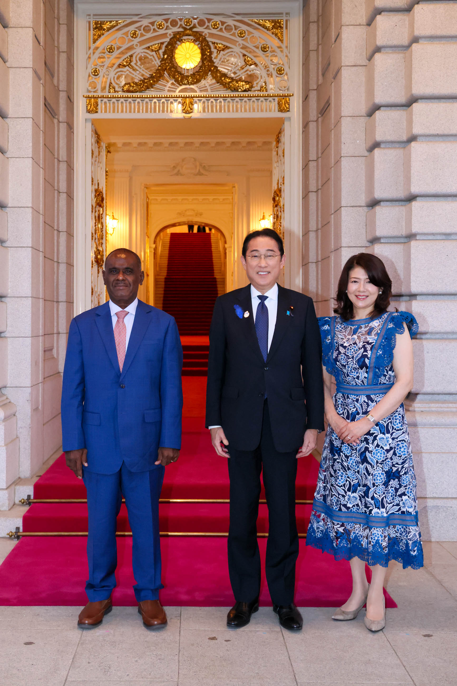 岸田首相迎接所罗门群岛总理夫妇