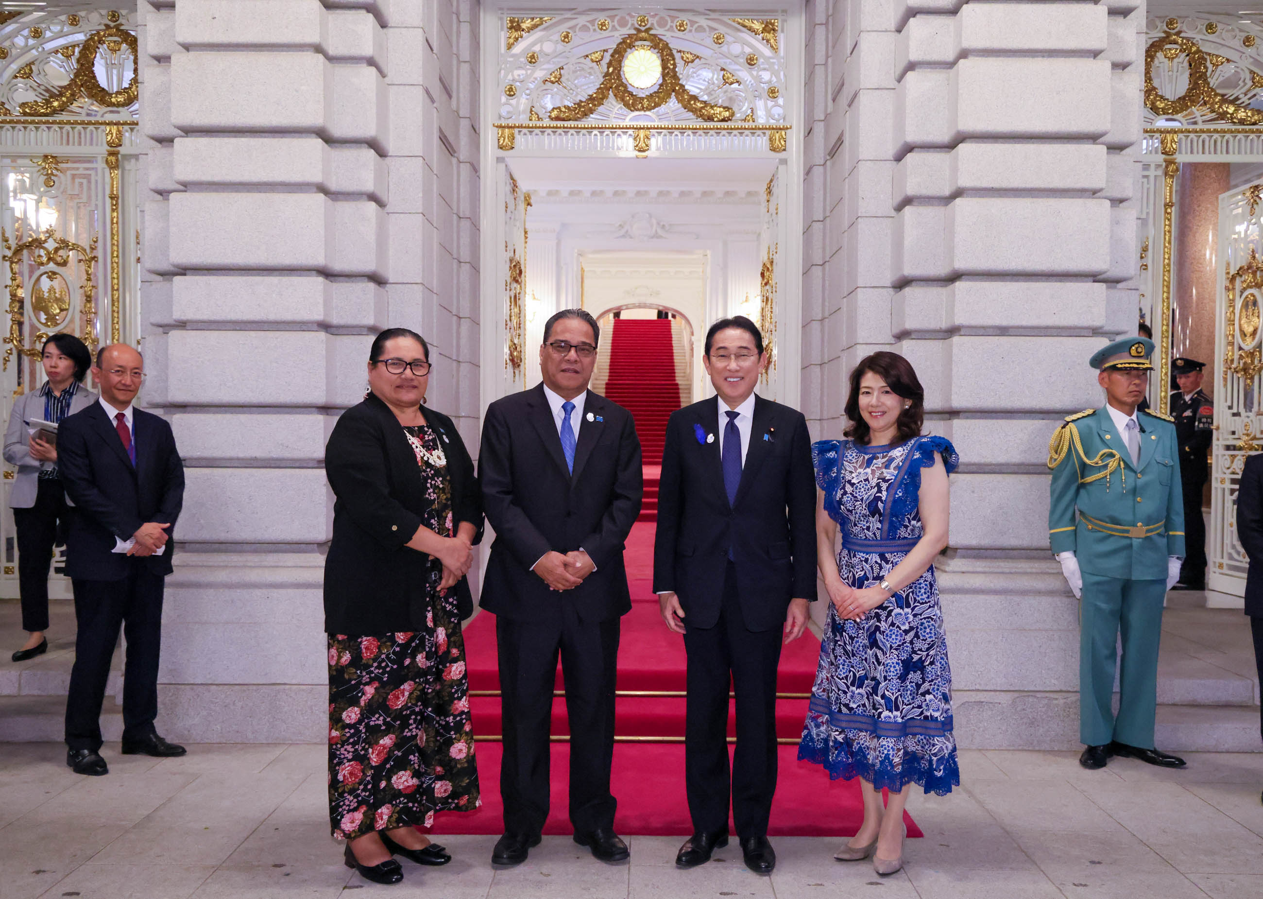 岸田首相迎接密克罗尼西亚总统夫妇