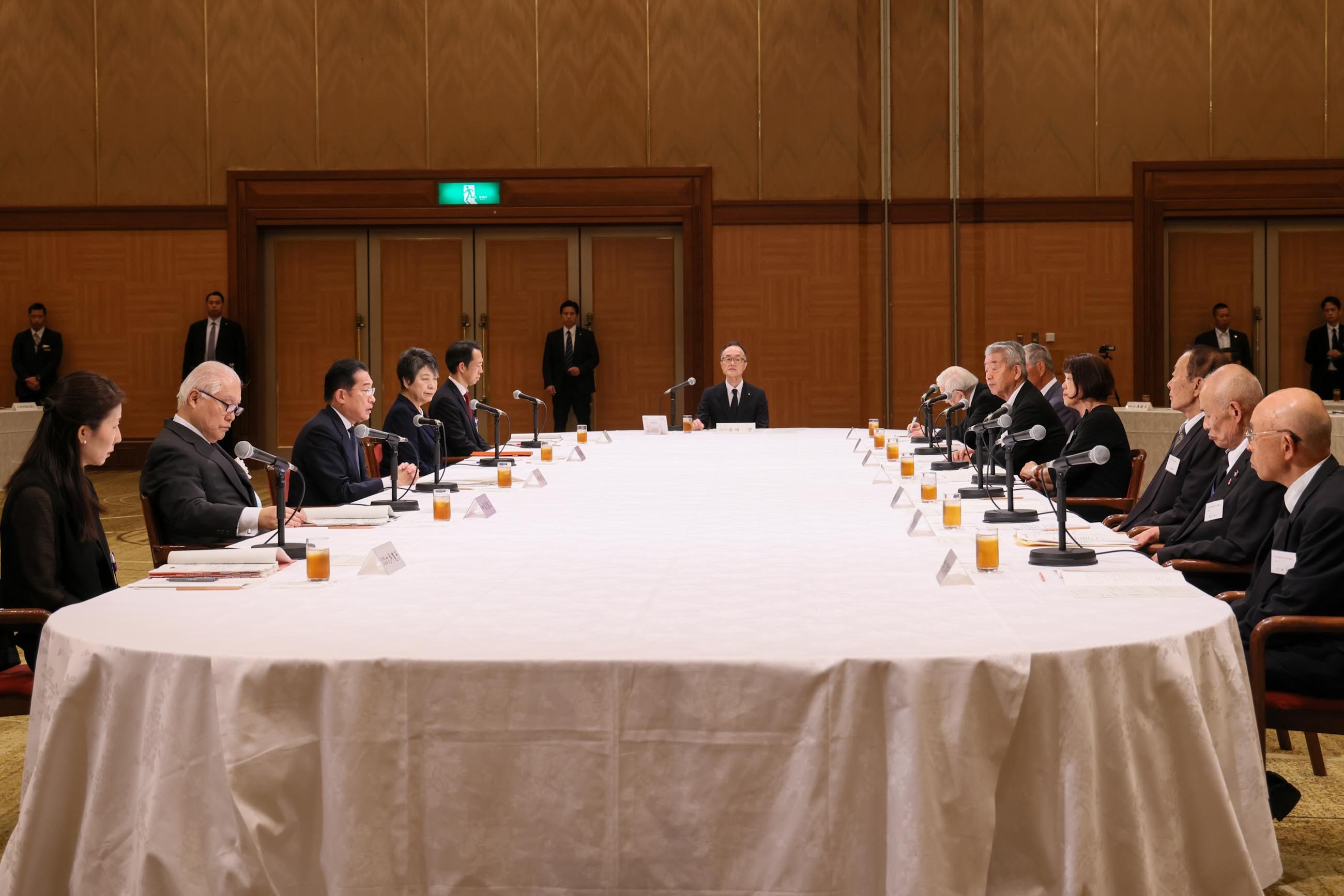 岸田首相听取核爆幸存者代表的请愿3