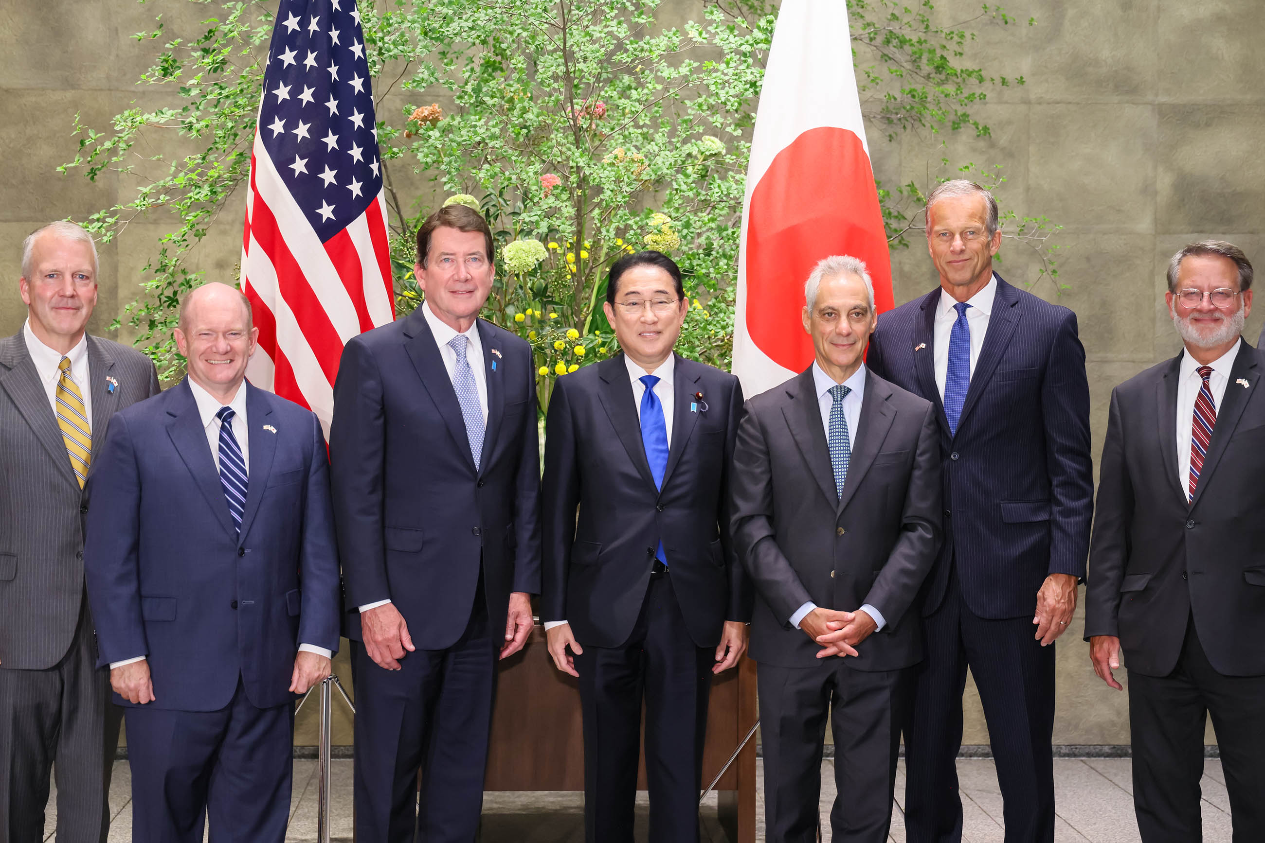 岸田首相接受拜会2
