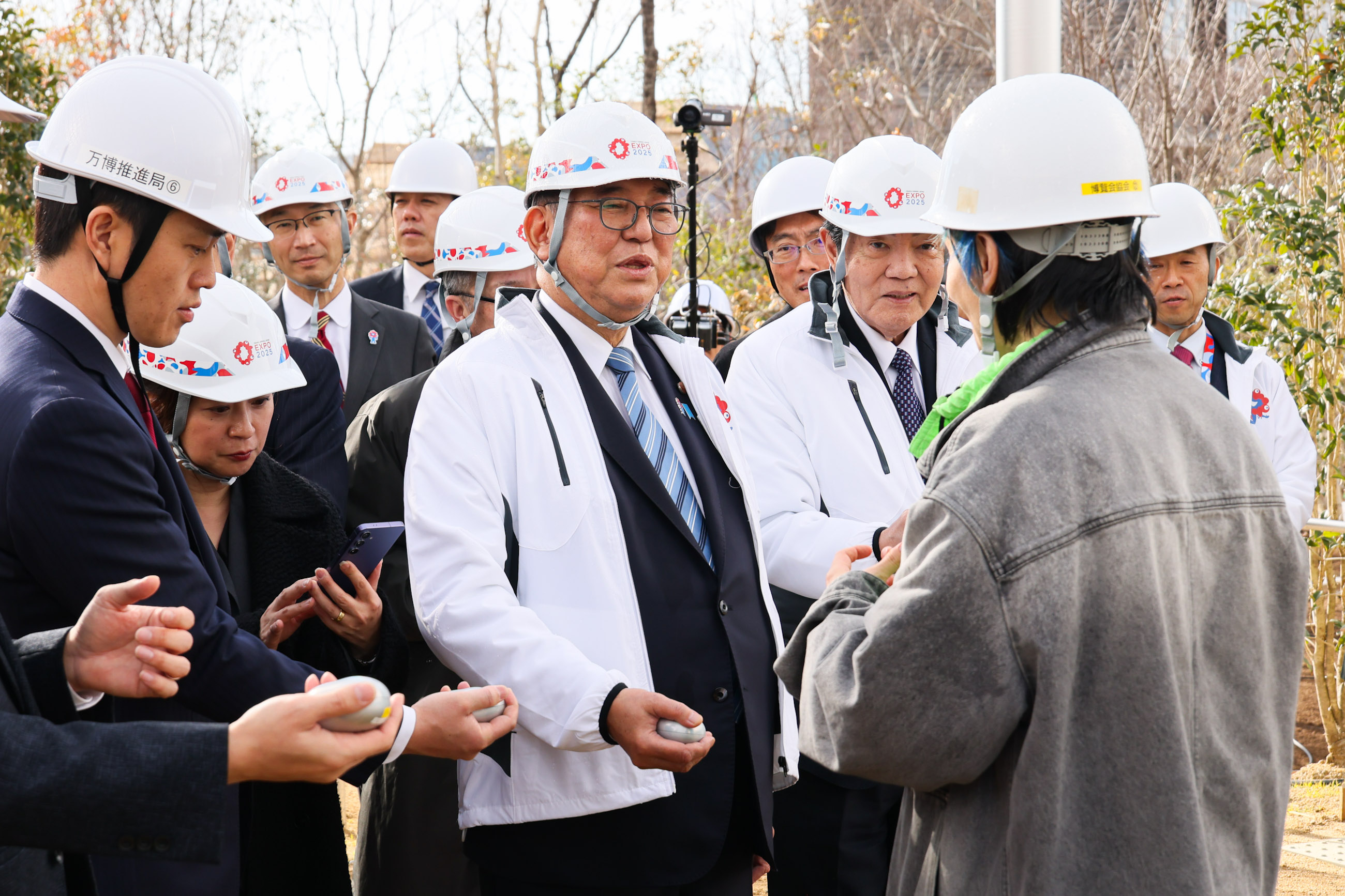 石破首相视察签名展馆2