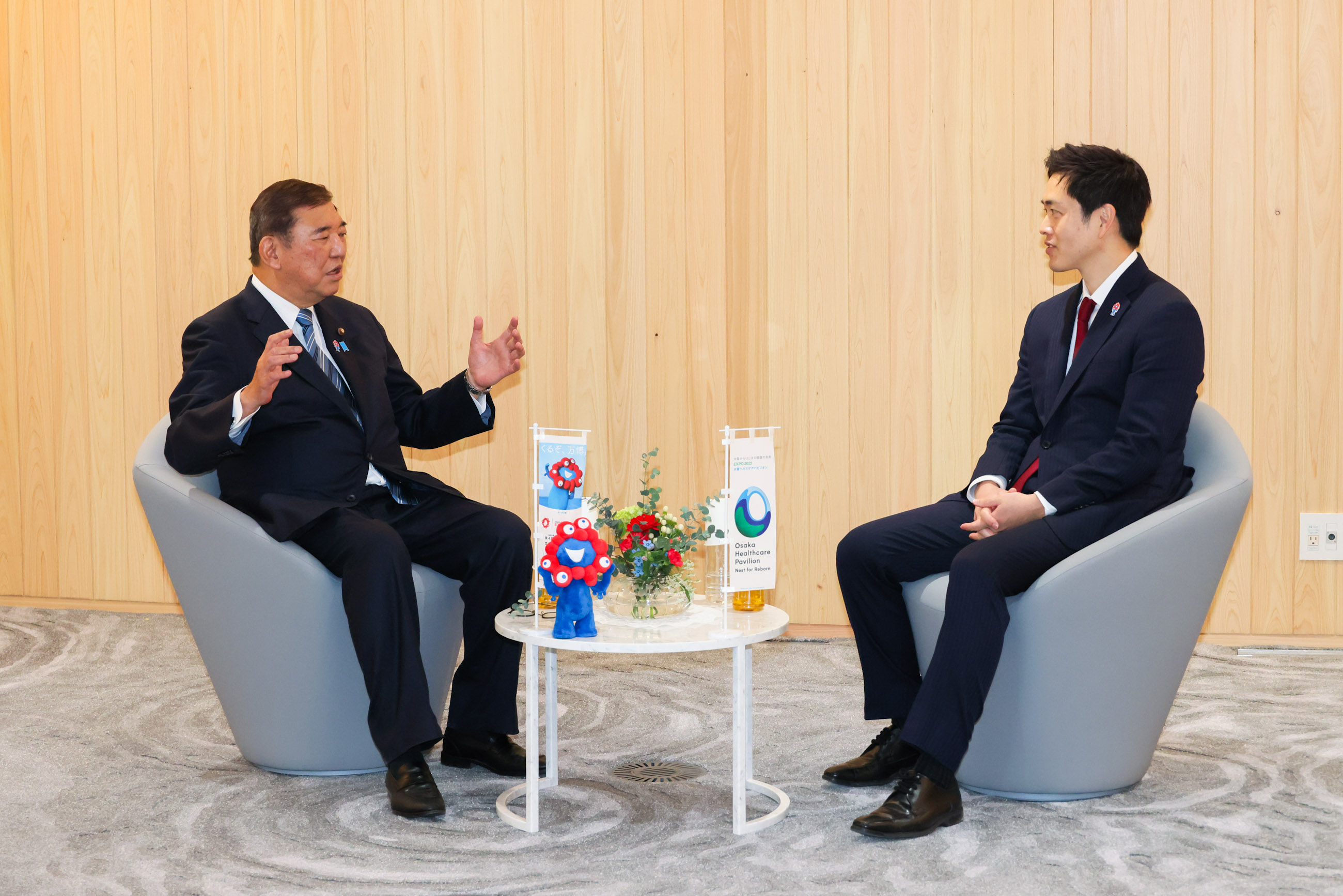 石破首相与吉村大阪府知事会谈1