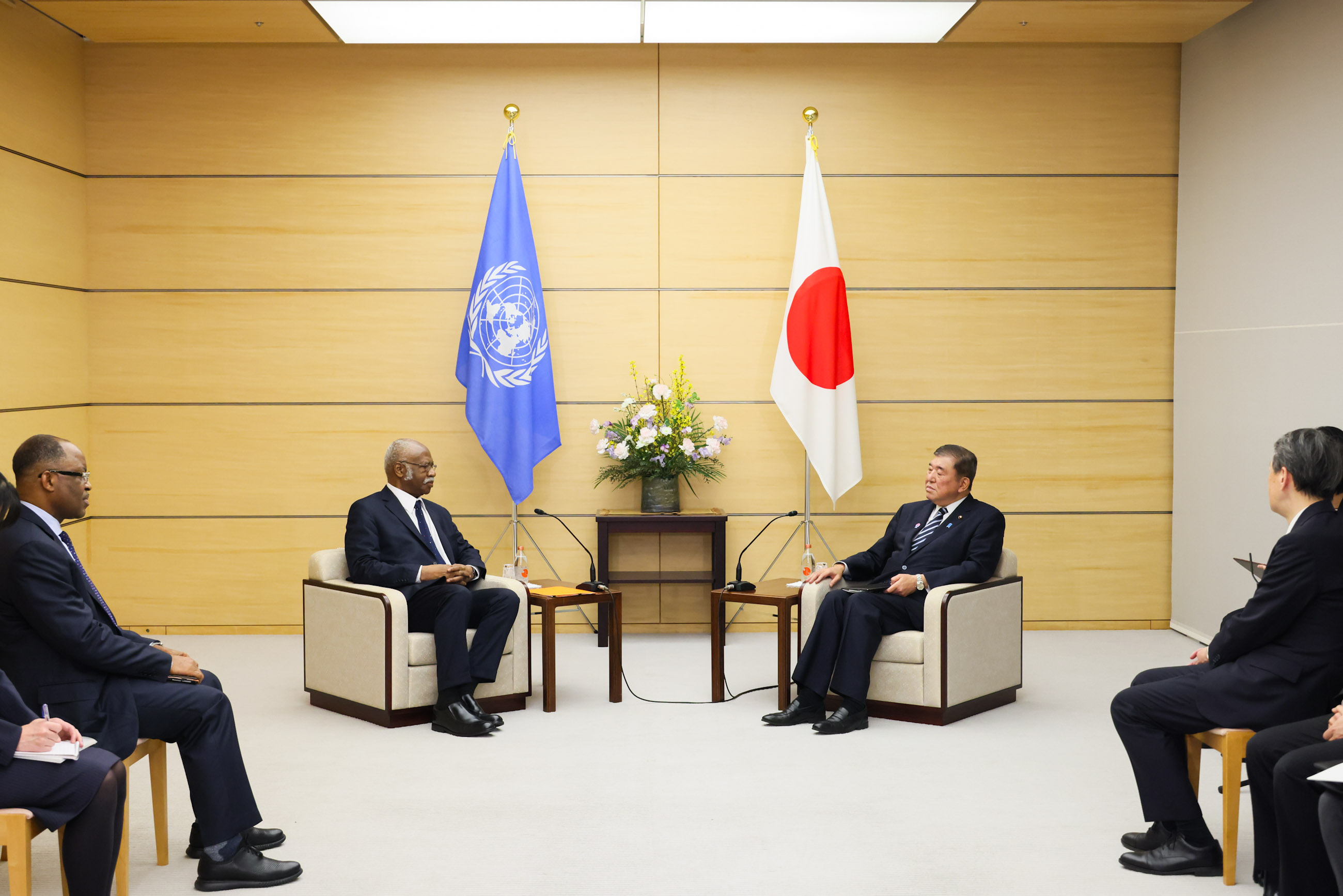 石破首相接受拜会2