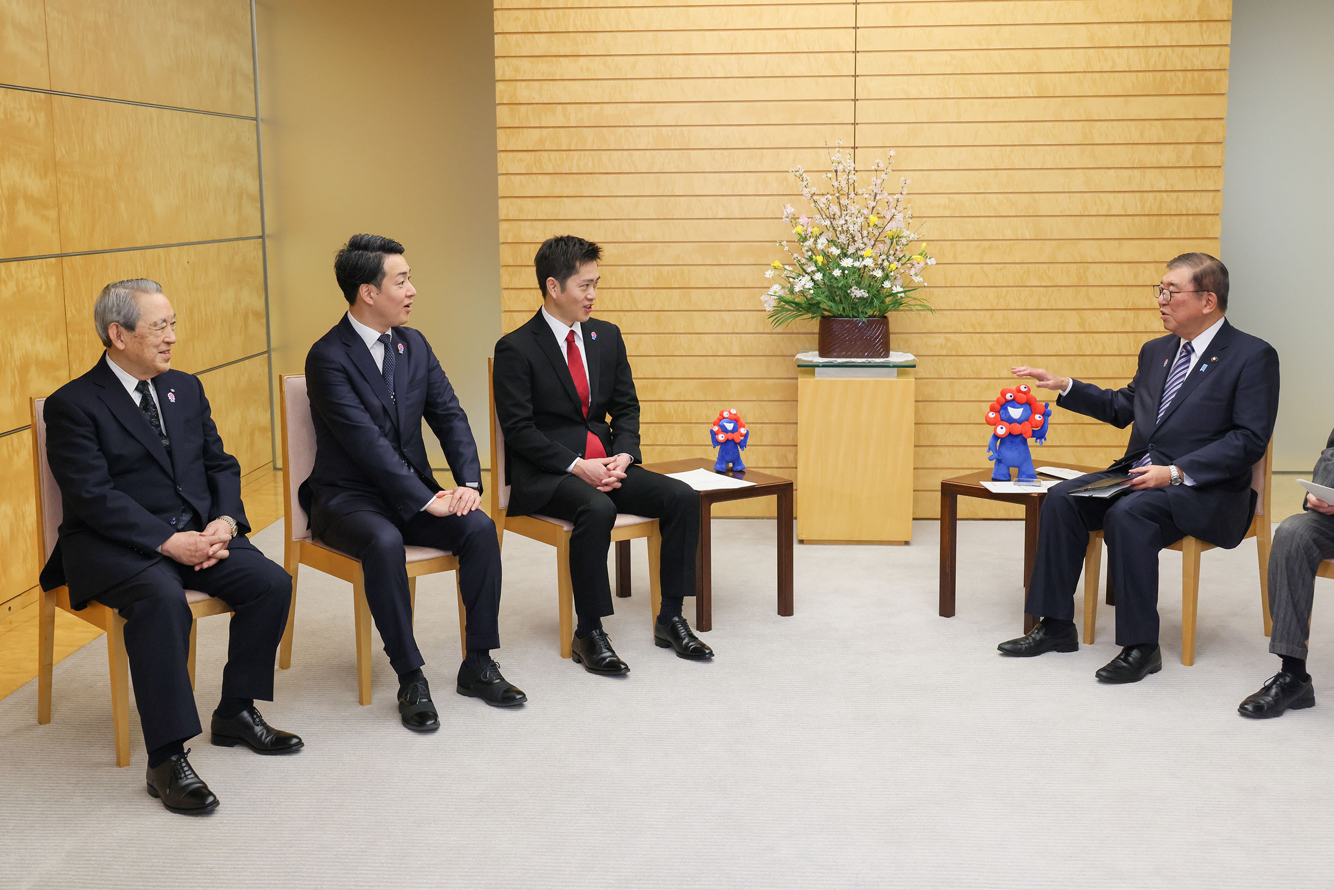 会见大阪府知事等